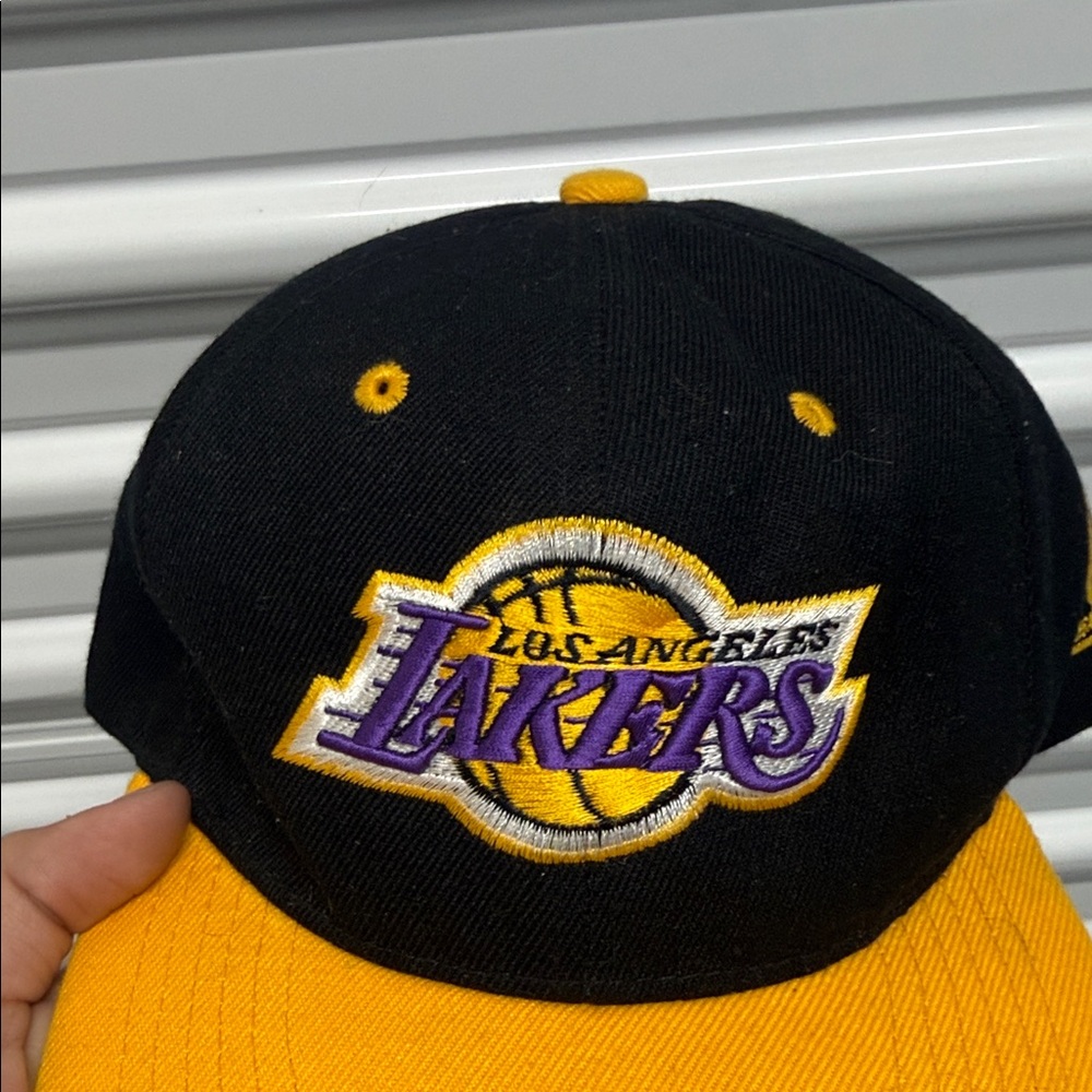 Los Angeles Lakers Black and Yellow Cap - Picture 2 of 5